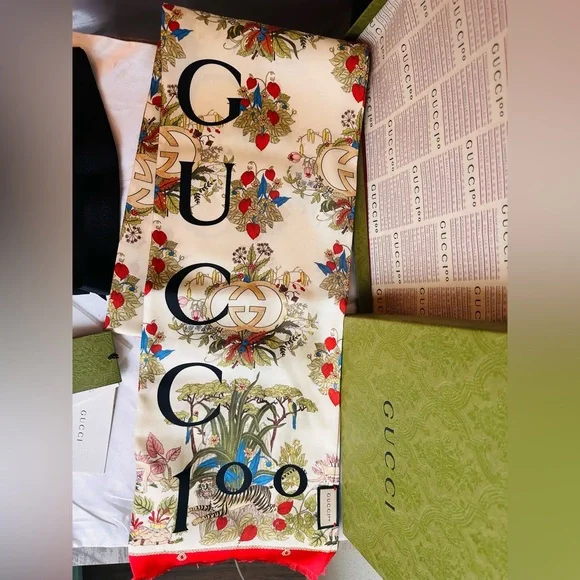 GUCCI 100 Year Limited Edition Silk Scarf Full inclusion Collector’s Piece - Picture 5 of 14